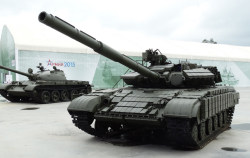 Танк Т-64БВ с КДЗ «Контакт» в парке «Патриот», май 2016 г.