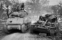 M4A1 «Шерман» и сожженный немецкий танк