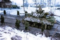 M4A3(76)W в зимнем камуфляже во Франции, январь 1945 г.